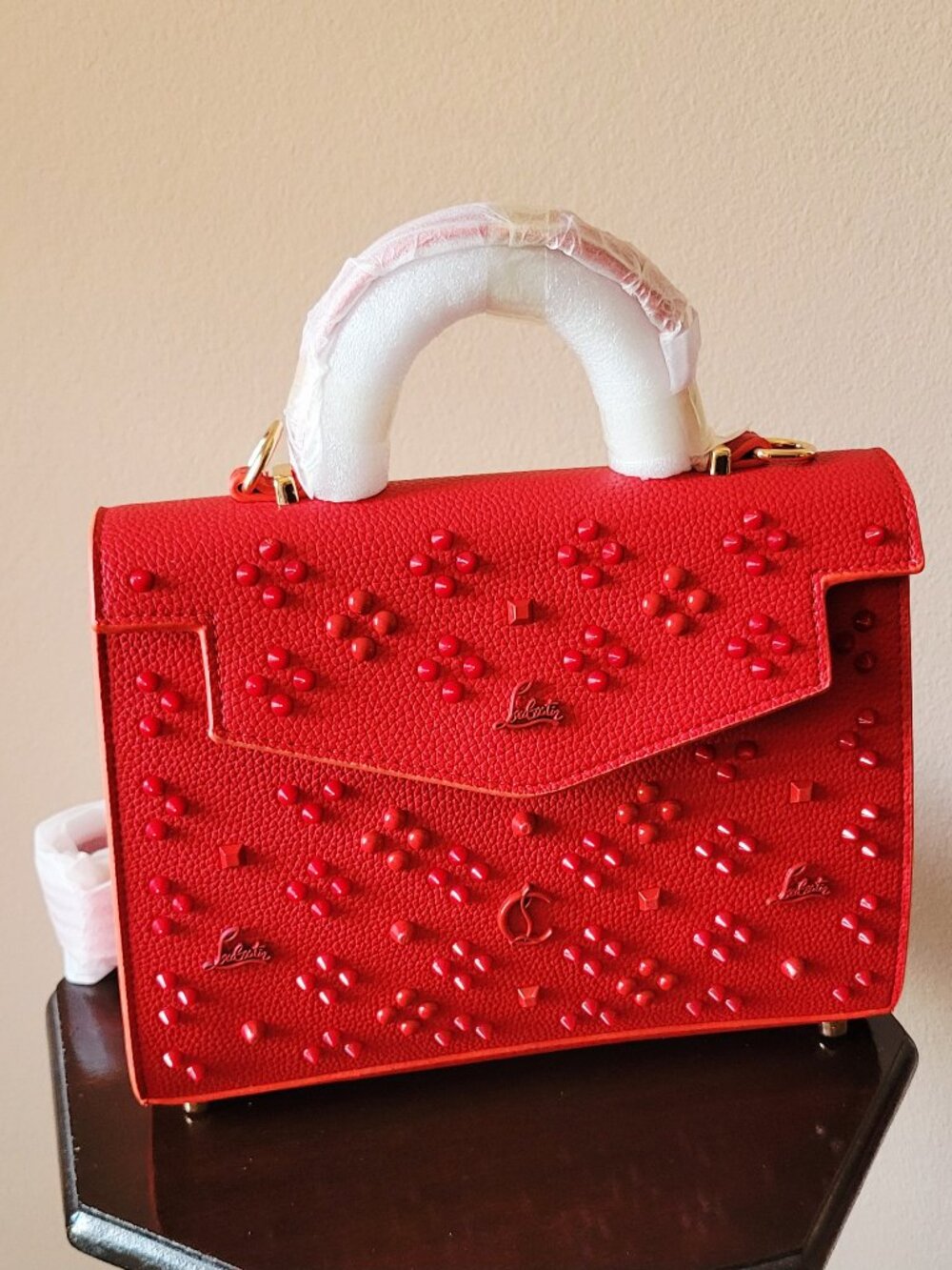 **Stunning red fashion bag with gold hardware! No brand. New, never used.